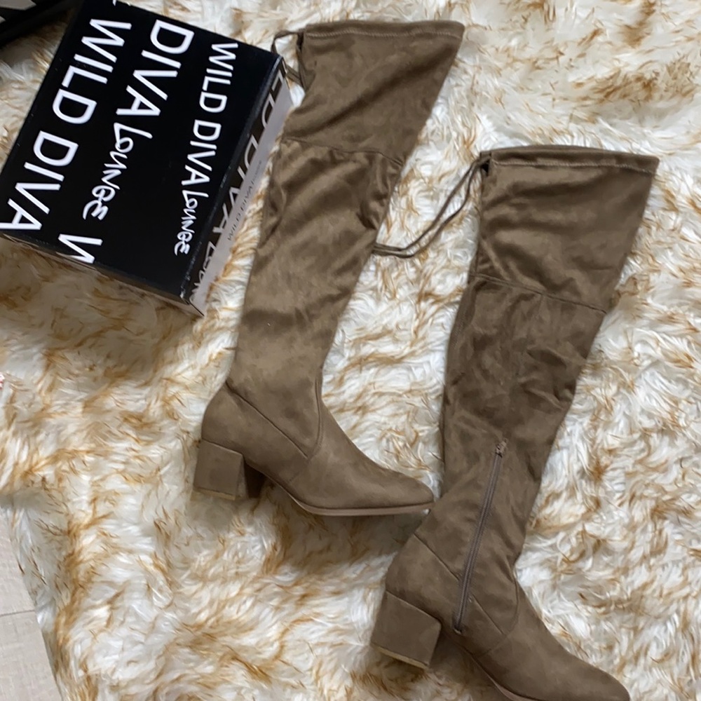 New with original box color Tan Size:10